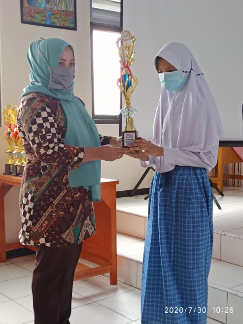 Juara I Lomba Pantun